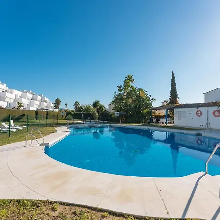 Cozy 3-bedroom Ground Floor With Large Garden Apartment