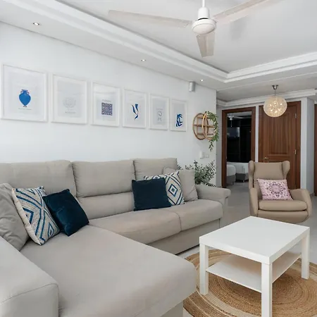 Cozy 3-bedroom Ground Floor With Large Garden Apartment *