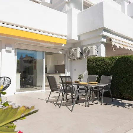 Cozy 3-bedroom Ground Floor With Large Garden Apartment *