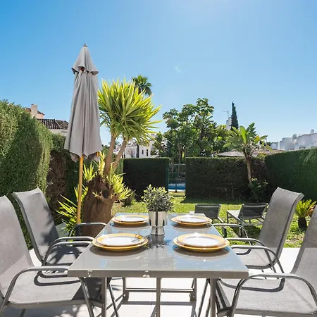 Beautiful 3br With Garden & Pool Access Apartmán