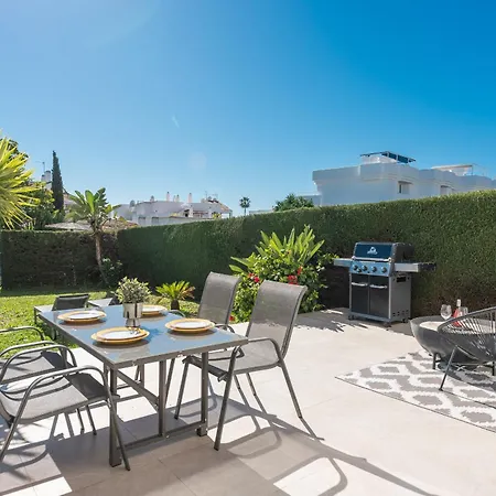 Cozy 3-bedroom Ground Floor With Large Garden Apartment